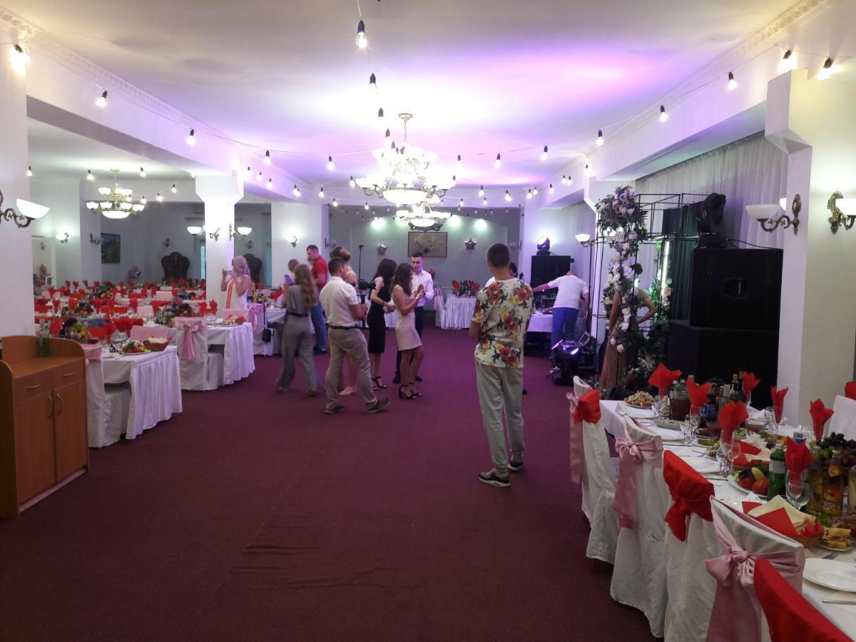 Hotel Dubrava Połtawa Zewnętrze zdjęcie